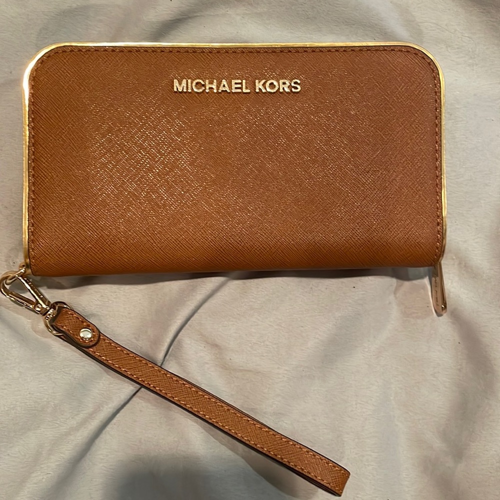 Michael Kors wristlet wallet